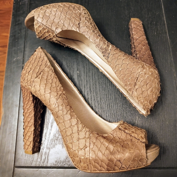 House of Harlow 1960 Pearl Peep Toe Heels - Picture 3 of 7